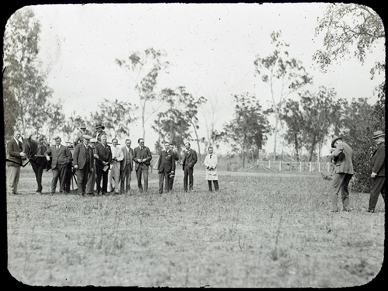 45 - 27. Yaamba, Old couple and delegates.jpg - 45 - Yaamba, Old couple and delegates